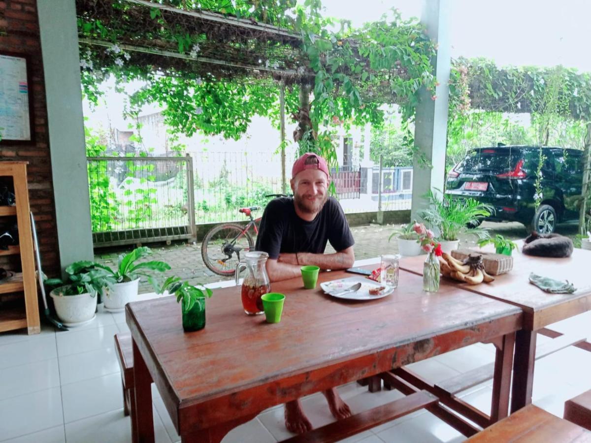 Bua Guest House Medan Exteriör bild